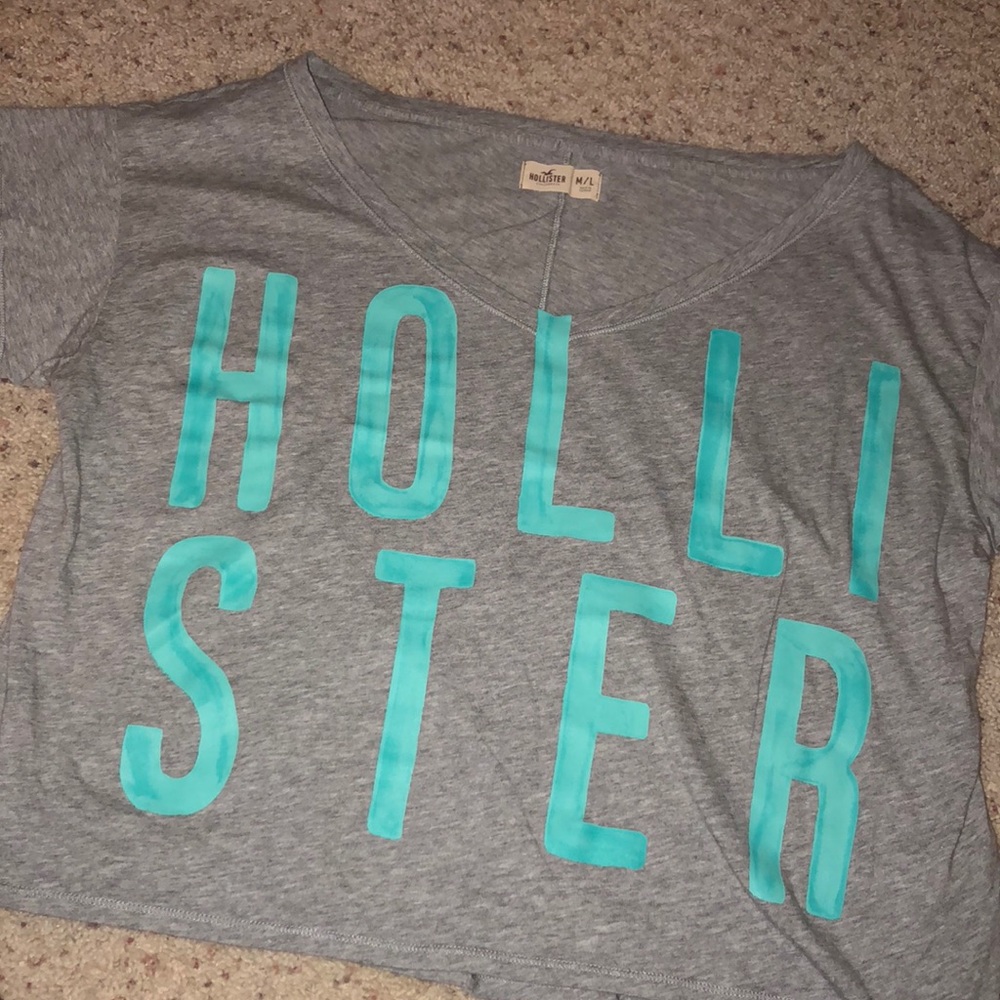Hollister graphic tee